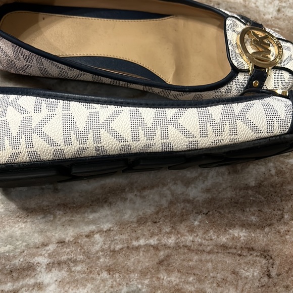 MK FLATS - Picture 2 of 4